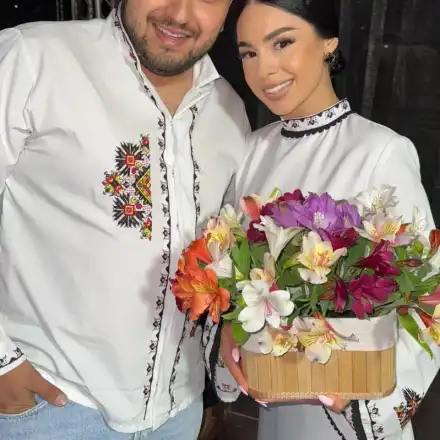 Мъжът на Петя Панева я глези с възглавничка