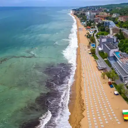 На Острова гърмят: Идете на това място в България с дълъг плаж и вечеря само за 8,5 паунда