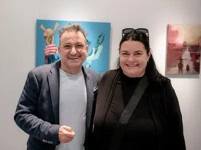 На първата си изложба у нас: Зуека продаде 20 картини за час (Снимки)