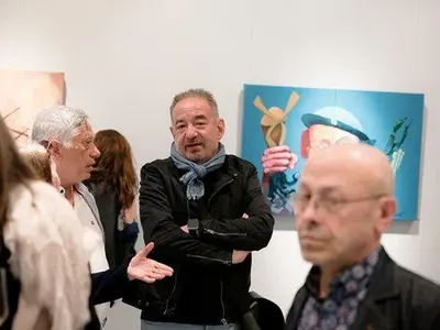 На първата си изложба у нас: Зуека продаде 20 картини за час (Снимки)