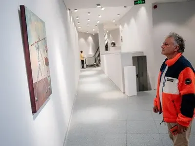 На първата си изложба у нас: Зуека продаде 20 картини за час (Снимки)