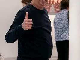 На първата си изложба у нас: Зуека продаде 20 картини за час (Снимки)