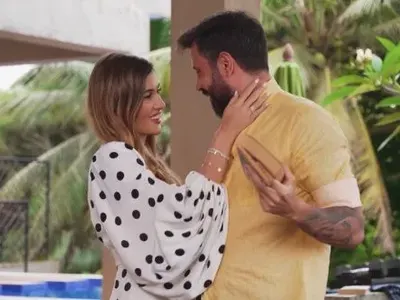 НАПРАВИ Й УСЛУГА: Мартин натири 20-годишната Йоана от Шри Ланка и я набута в ръцете на млад богаташ! (тя сияе - ВИЖ ТУК)