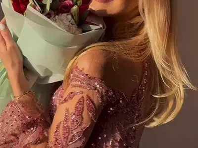 Натали Трифонова вече с гордост показва бременното коремче (СНИМКИ)