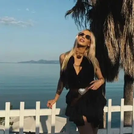 Натали Трифонова заведе бебето на море в Гърция! (+СНИМКИ по бански)