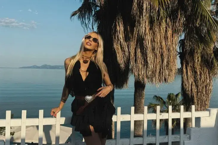 Натали Трифонова заведе бебето на море в Гърция! (+СНИМКИ по бански)