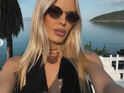 Натали Трифонова заведе бебето на море в Гърция! (+СНИМКИ по бански)