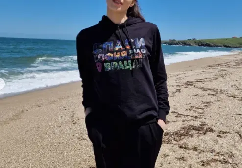 Неда Спасова може да пише "море" на плажа