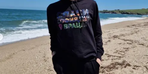 Неда Спасова може да пише "море" на плажа