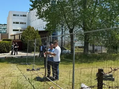 Невиждано безобразие! Скандален "бизнесмен" нахлу с Ролс-Ройс в държавен имот (ВИДЕО)