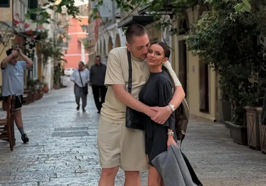 ОПАСНА!! 43-годишната Мария скъсва от с*кс богатия младок, а той харчи по нея като разпран! (СНИМКИ)