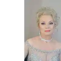 Пиян връхлетя на сцената при Искра Радева