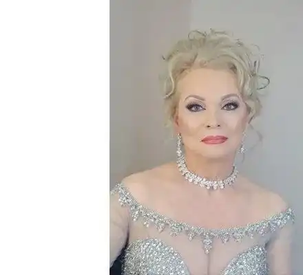 Пиян връхлетя на сцената при Искра Радева