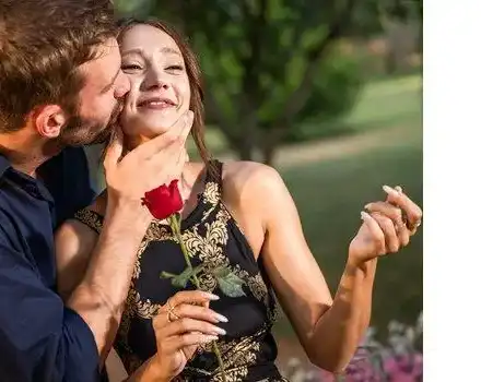 Победителката в "Ергенът" отиде на фестивала в Кан