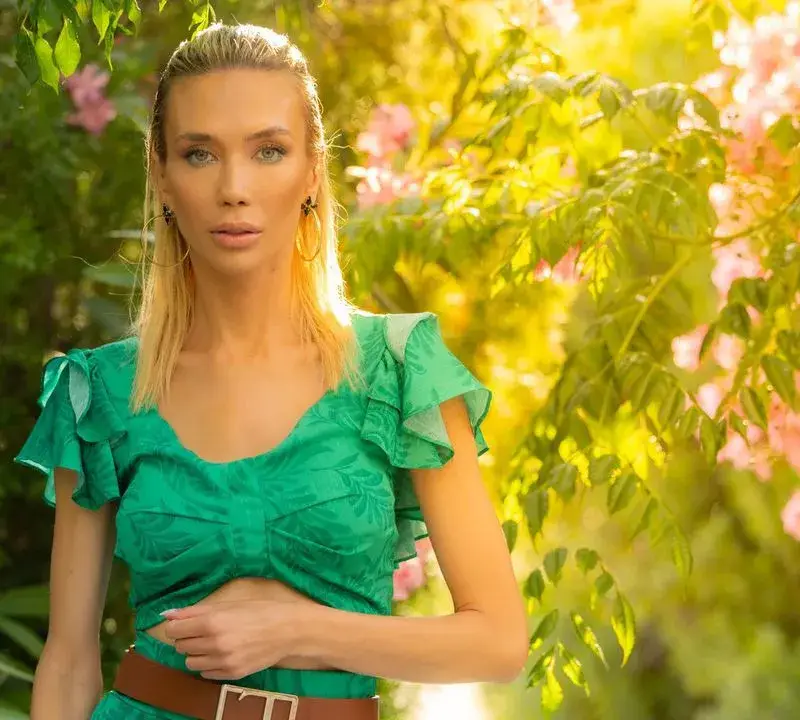 ПОКЪРТИТЕЛНО!! Водещата на „Ергенът – Любов в Рая“ Райна Караянева показа тяло на... (гледката е ужасяваща – СНИМКИ)