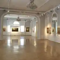 Провериха нуди картини с жени в галерията