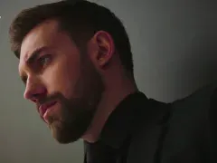 ПЪЛЕН ЛЕШ: Вижте какви ги върши Виктор Русинов след „Ергенът“! (ами... ПОПИЛЯХА ГО)