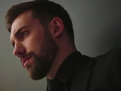 ПЪЛЕН ЛЕШ: Вижте какви ги върши Виктор Русинов след „Ергенът“! (ами... ПОПИЛЯХА ГО)