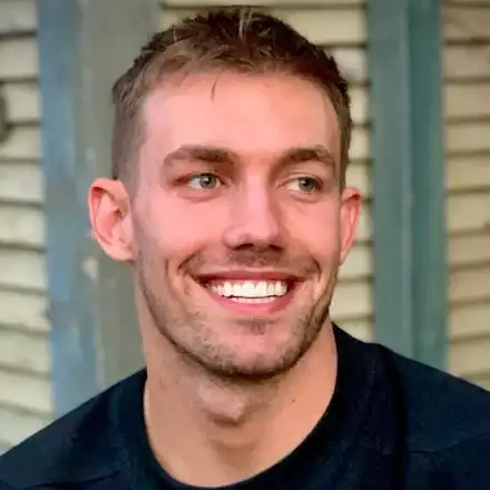 ПЪЛЕН ПРОСТАК!! Виктор отврати мрежата: Нарече момите, които довчера сваляше „употребявана стока“! (ВИЖ ТУК)