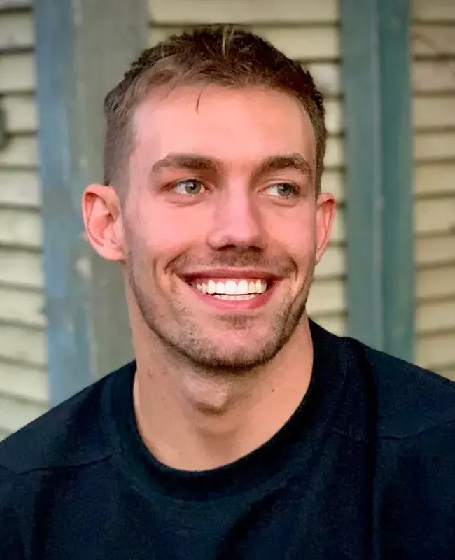 ПЪЛЕН ПРОСТАК!! Виктор отврати мрежата: Нарече момите, които довчера сваляше „употребявана стока“! (ВИЖ ТУК)