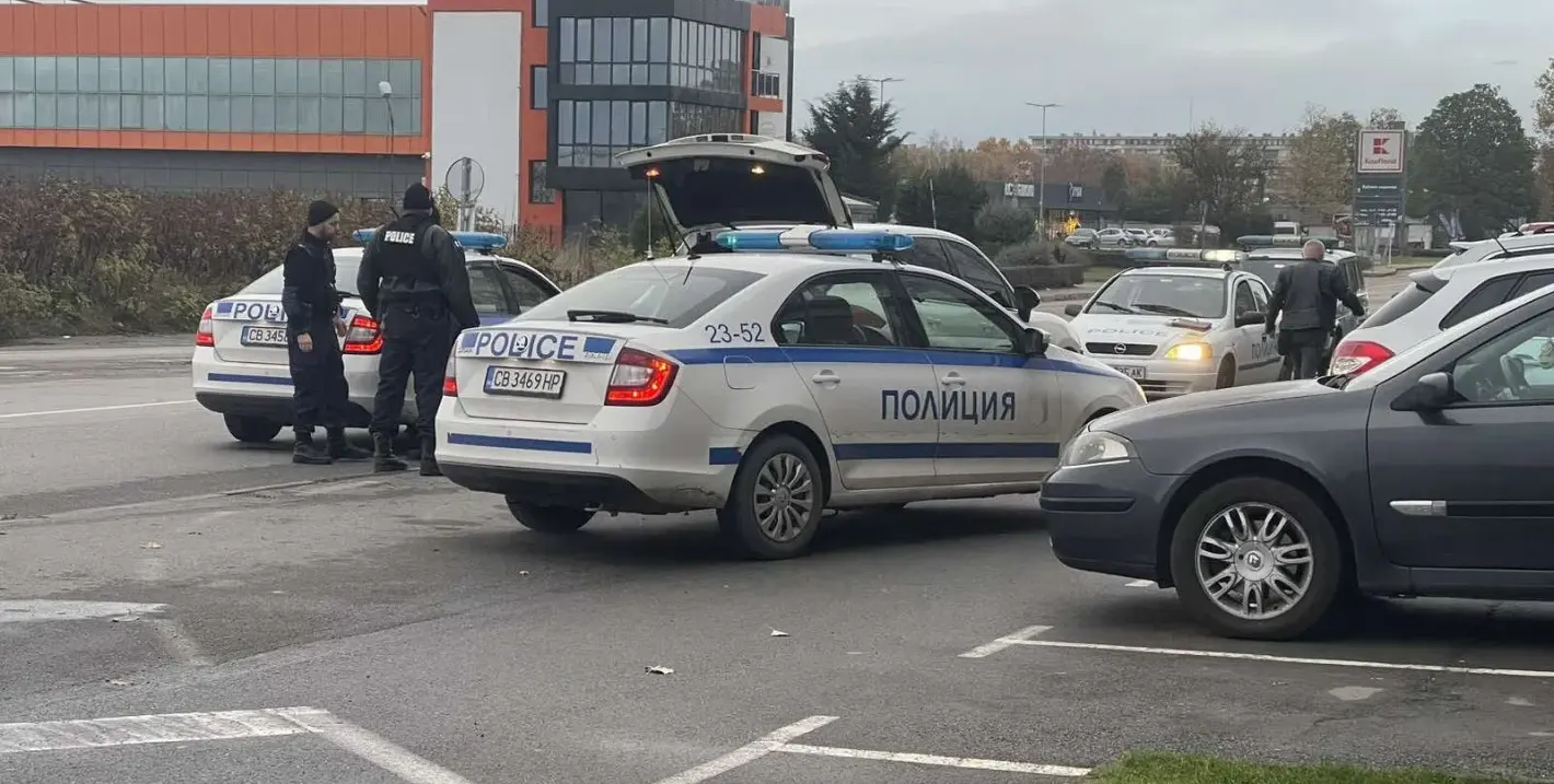 Пътник в кола, спряна от полицаи за проверка в Казанлък, глътна дрога и издъхна