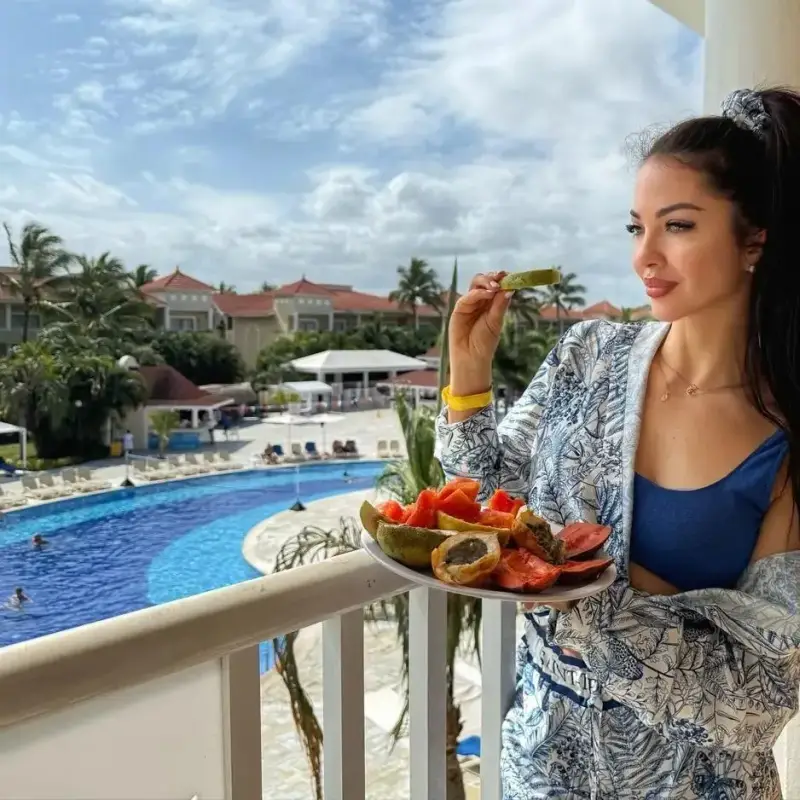 Райна преяжда в Доминикана