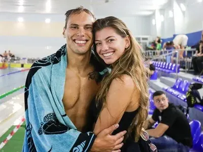 Секси тенисистката, зарязала Антъни Иванов, се дипломира в Америка