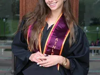 Секси тенисистката, зарязала Антъни Иванов, се дипломира в Америка