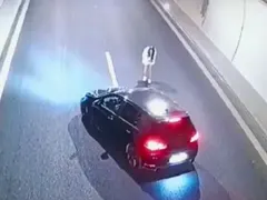 Шофьор спря в тунел "Железница", за да си снима колата