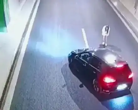 Шофьор спря в тунел "Железница", за да си снима колата