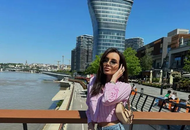 Щерката на Фатик показа гаджето в Сен Тропе (ФОТО)