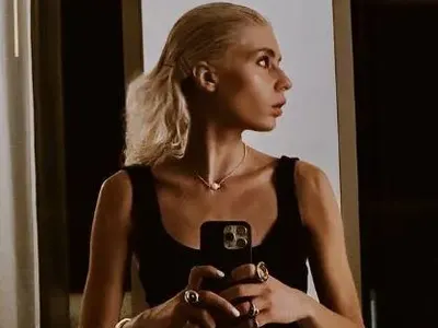 Щерката на Румен Радев се изфука с луксозно колие за 3 бона! (ФОТО)