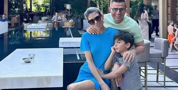 Синът на Андрей с торта на Левски