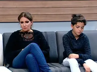 Синът на Карла Рахал - Матю е звезда в "Майките"