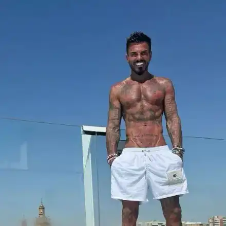 Скандална целувка взриви мрежата! Падна ли нова жена в капана на Джизъса?