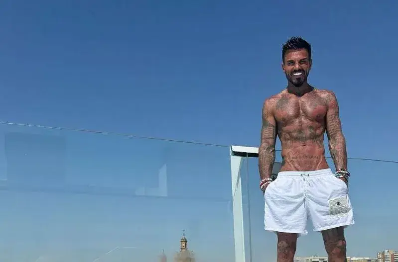 Скандална целувка взриви мрежата! Падна ли нова жена в капана на Джизъса?