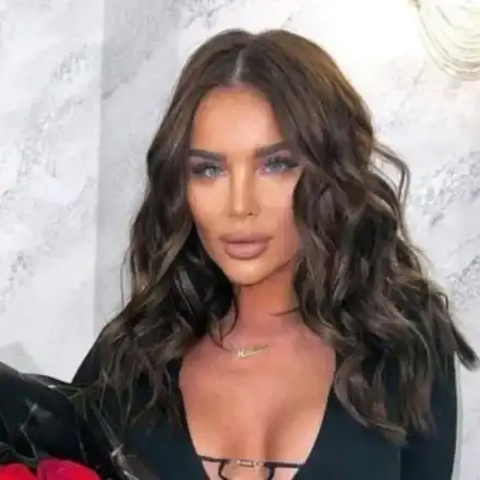 Сладката и наивна Мартина от „Ергенът“ се оказа измамница?