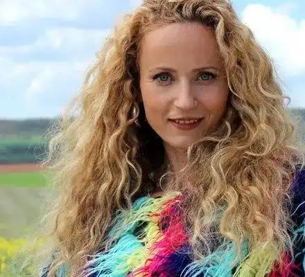 След като напуснала Слави: Деси Добрева продавала бижута и недвижими имоти в САЩ