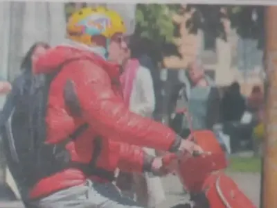 След операцията на крака: Вергов яхна нова моторетка (Папарашки снимки)