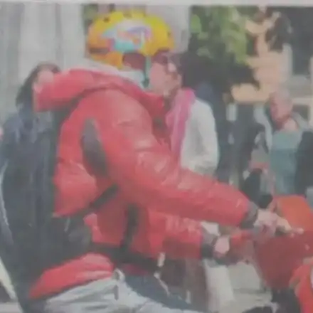 След операцията на крака: Вергов яхна нова моторетка (Папарашки снимки)