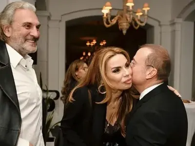 След развода: Юлиян Константинов  живее с 15 години  по-млада от него жена