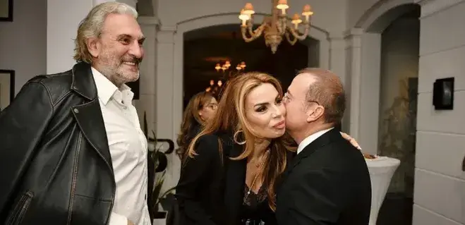 След развода: Юлиян Константинов  живее с 15 години  по-млада от него жена