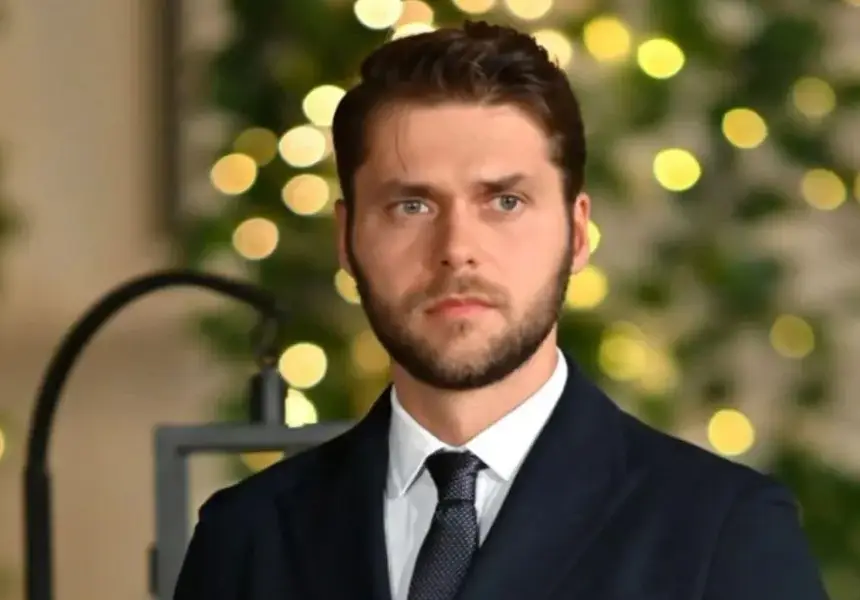 След скандалния финал: Ергенът Алек става татко! Майка му как реагира?