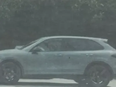 Светлана Гущерова подкара стар джип (ФОТО)