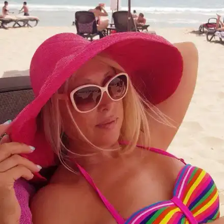 Тази секси мацка е баба!? Кристина Димитрова чака трето внуче