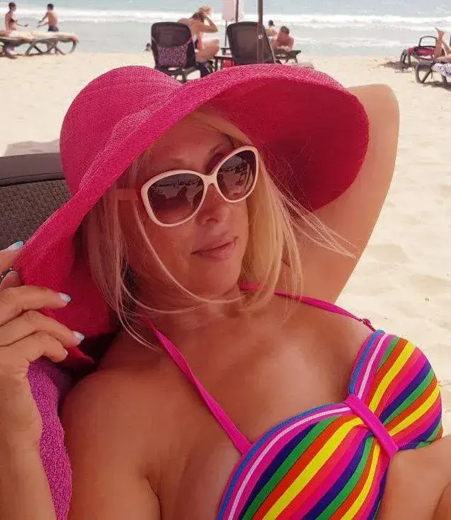 Тази секси мацка е баба!? Кристина Димитрова чака трето внуче