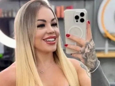 Тунингована за 50 бона плеймейтка спи на аванта по хотелите