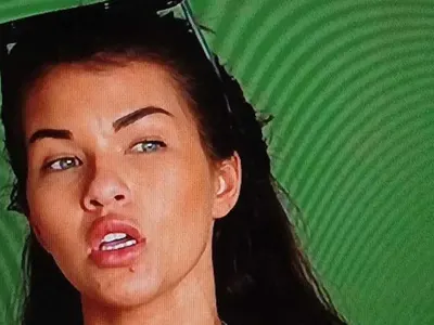 УЖАС!! Косара се докара на глиган с фотошоп и кресна: Знам, че ме следиш! Мри, куче мръсно! (виж потреса + СНИМКИ)