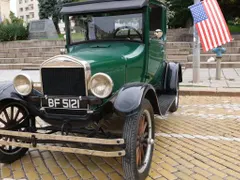 В София се проведе юбилеен ретро парад на автомобили (снимки)