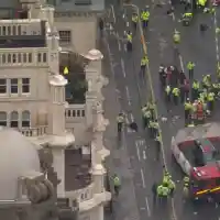 Видео показва момента, в който автомобилът помита феновете на "Ливърпул"